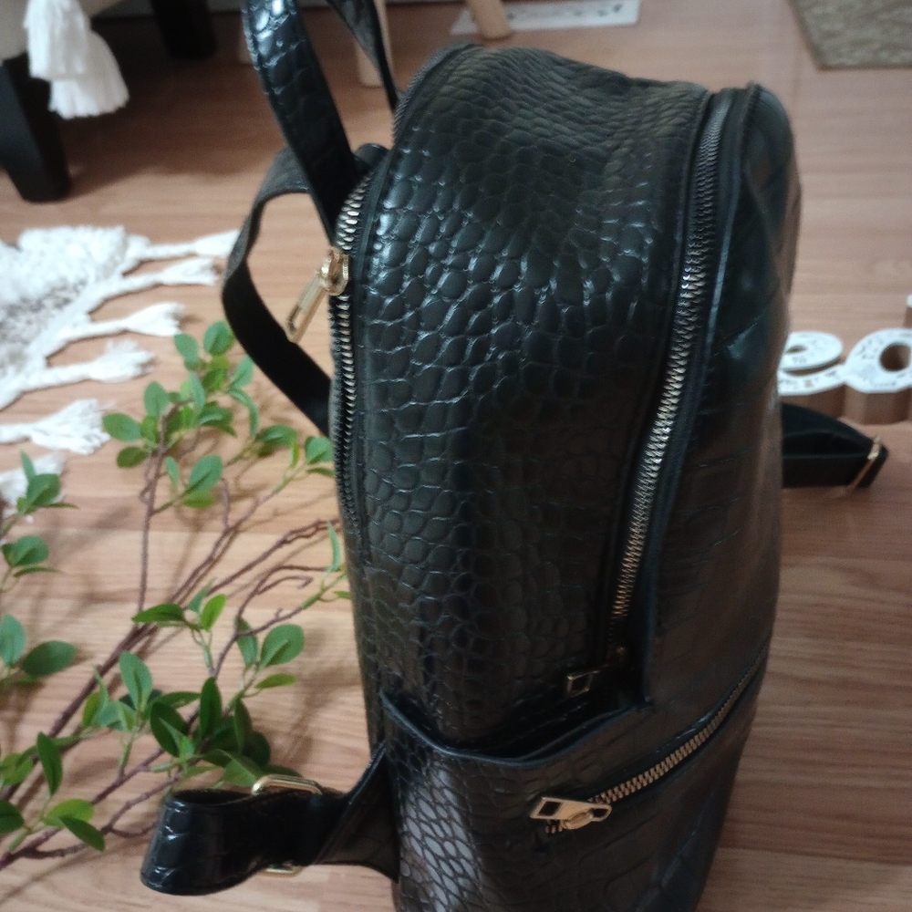 Forever 21 trandy black backpack - Picture 9 of 9
